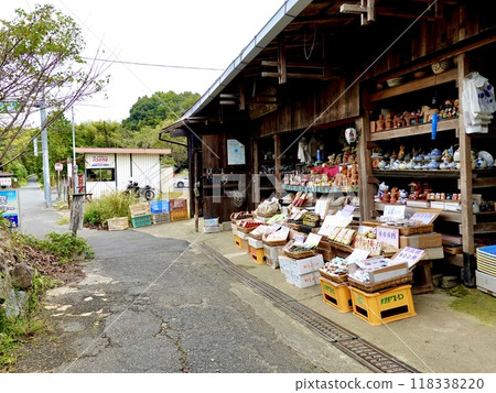 Souvenir shops along the approach to Joruriji Temple, Kamo-cho, Kizugawa City, Kyoto Prefecture 118338220