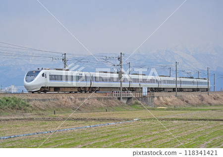 北陸本線 水橋東山 JR西日本 681系 W02編組（金澤） 白高 118341421