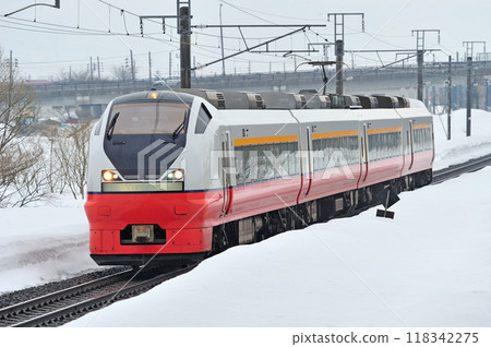 奧羽本線波岡～大坂 JR東日本 E751系 A-103編組（青森）津輕 118342275