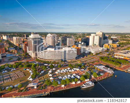 Norfolk, Virginia, USA on the Elizabeth River 118342817