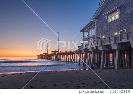 Jennette's Pier in Nags Head, North Carolina, USA Jennette's Pier in Nags Head, North Carolina, USA 118342819