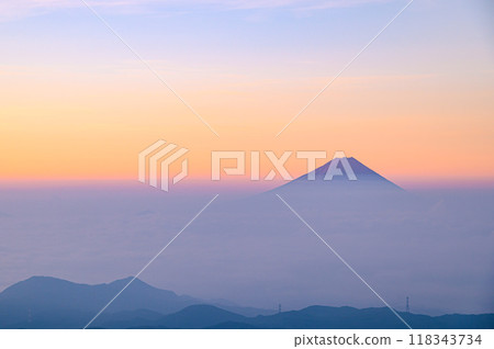 Mount Fuji and the sea of clouds at sunrise as seen from Mount Kinpu 118343734