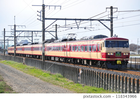 高崎線 岡部深谷 JR 東日本 185 系 OM08 編組（大宮）草津 118343966