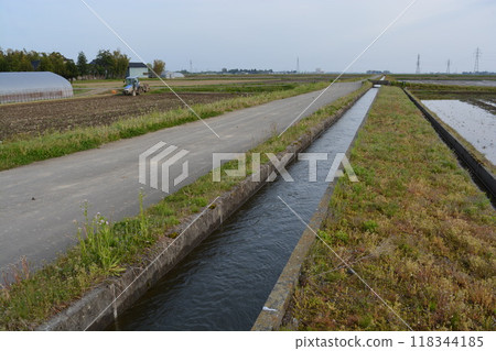 農地道路、農業水道 田園風光 農地道路、農業水道 田園風光 118344185