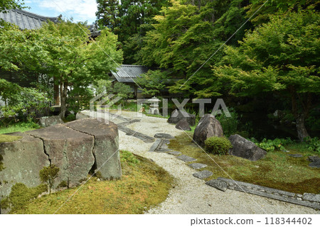 南禪寺花園龍吟亭和觀龍池夏季 118344402