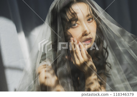 Woman in wedding dress Woman in wedding dress 118346379