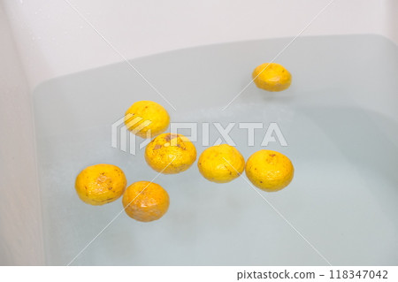 Yuzu floating bath 118347042
