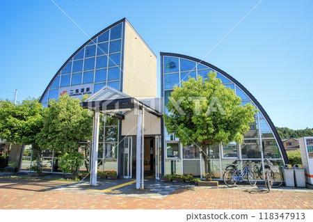 Ise City, Futaminoura Station's Meoto Iwafu Station Building Ise City, Futaminoura Station's Meoto Iwafu Station Building 118347913