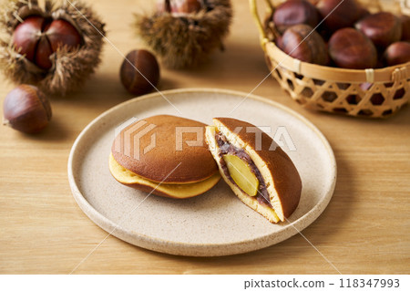 Chestnut Dorayaki 118347993