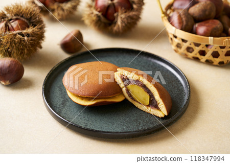 Chestnut Dorayaki 118347994