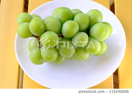 山梨縣的黃色椅子和Shine Muscat 山梨縣的黃色椅子和Shine Muscat 118348006