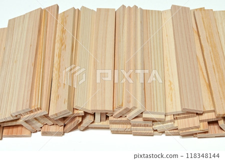 遠野柏樹廢料切成小塊用於製程用途 118348144