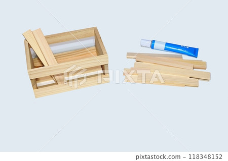 Craft using small pieces of cypress wood scraps cut to the same size Craft using small pieces of cypress wood scraps cut to the same size 118348152
