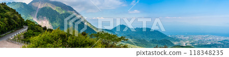 A panorama of the fresh greenery of Mt. Heisei from the Nita Pass Second Observation Point [Unzen City, Nagasaki Prefecture] 118348235
