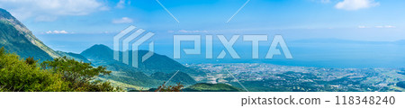 從新綠的仁田峠第二展望台眺望全景【長崎縣雲仙市】 從新綠的仁田峠第二展望台眺望全景【長崎縣雲仙市】 118348240