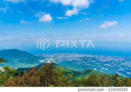 A view of fresh greenery from Nita Pass No. 2 Observation Point [Unzen City, Nagasaki Prefecture] 118348265