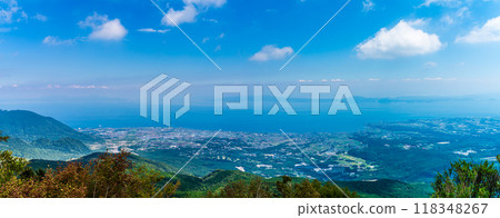 從新綠的仁田峠第二展望台眺望全景【長崎縣雲仙市】 從新綠的仁田峠第二展望台眺望全景【長崎縣雲仙市】 118348267