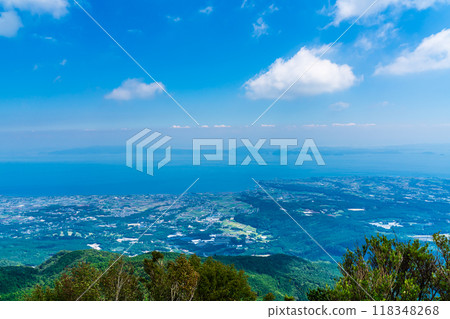 A view of fresh greenery from Nita Pass No. 2 Observation Point [Unzen City, Nagasaki Prefecture] 118348268