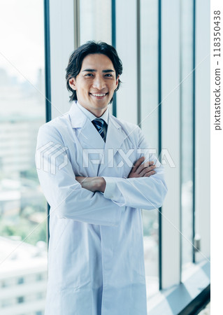 白大褂中年男子攝影合作：電波學園教育法人東京電子專校 118350438