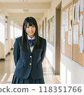 微笑著走路的女高中生 118351766