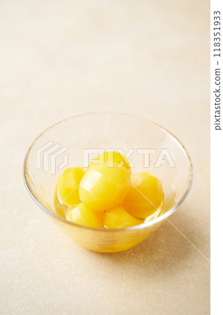 Sweet-baked chestnuts Sweet-baked chestnuts 118351933