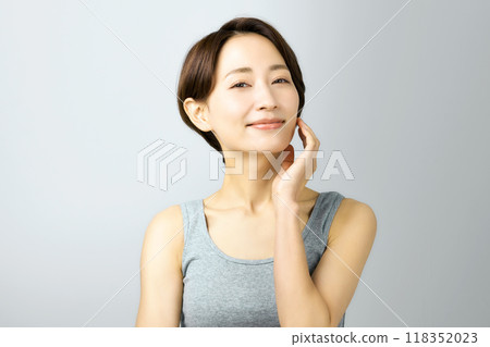 30多歲女性的美麗形象（護膚） 118352023