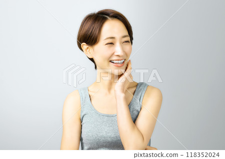 30多歲女性的美麗形象（護膚） 118352024