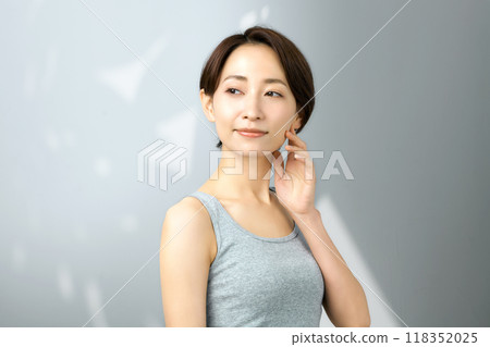 30多歲女性的美麗形象（護膚） 118352025