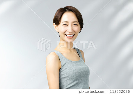30多歲女性的美麗形象（護膚） 118352026