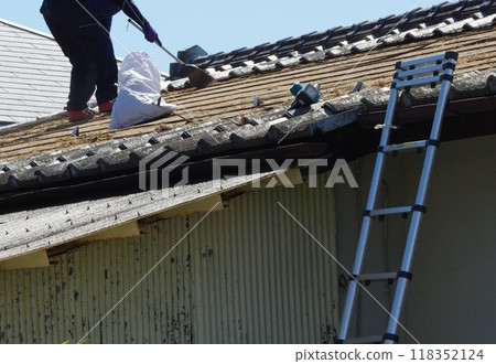 瓦屋頂重修的準備工作 瓦屋頂重修的準備工作 118352124