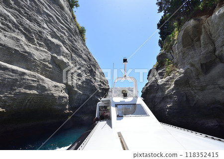 洞窟之間航行的遊船 堂島巡遊 洞窟之旅 118352415