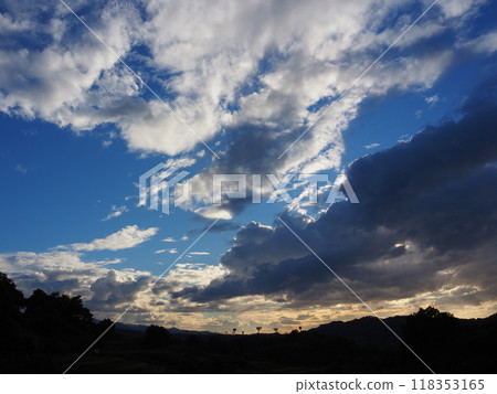 Fantastic sunset scenery 118353165