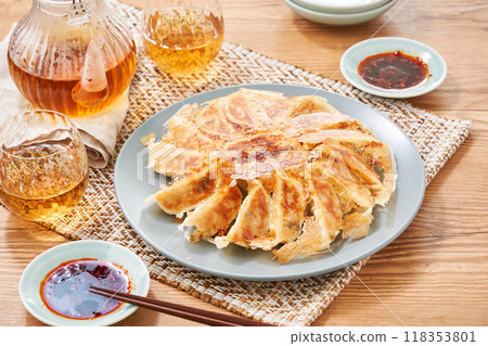 煎餃子 118353801