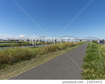 大和川河畔自行車道沿線風景 118354311
