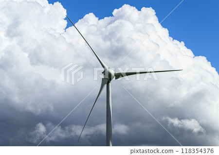 風車和雷雲，夏季景觀，布引高原 118354376