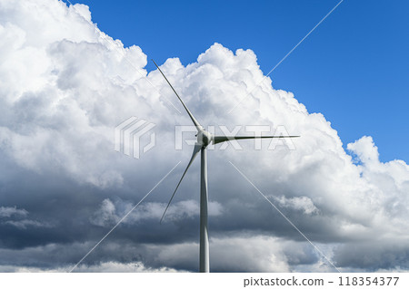 風車和雷雲，夏季景觀，布引高原 118354377