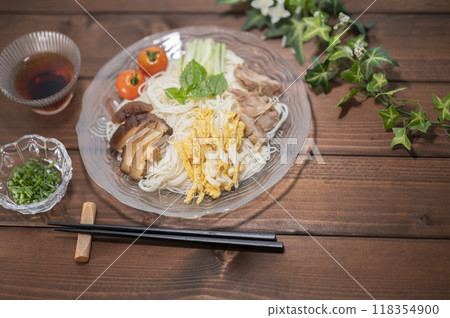 Refreshing somen noodles in summer 118354900