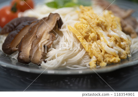 Refreshing somen noodles in summer 118354901