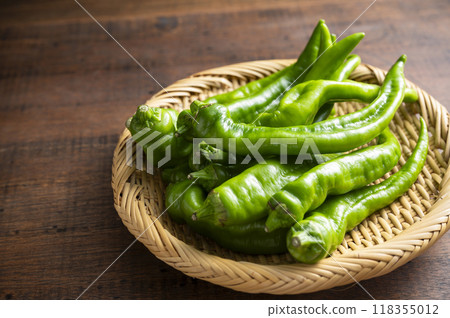 Manganji peppers served in a colander 118355012