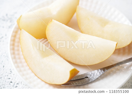 Sliced pears from Chiba prefecture 118355100