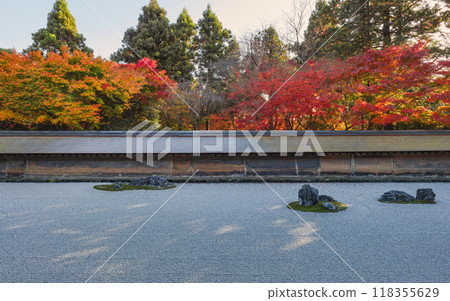 京都龍安寺北條庭園的秋景 京都龍安寺北條庭園的秋景 118355629