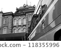 東京車站大樓和JNR巴士複製畫（單色） 118355996