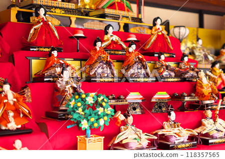 Old Emperor and Empress dolls displayed on a stage during Hinamatsuri 118357565