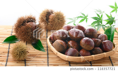 Autumn taste chestnut 118357721