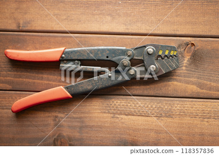 電工用壓線鉗 118357836