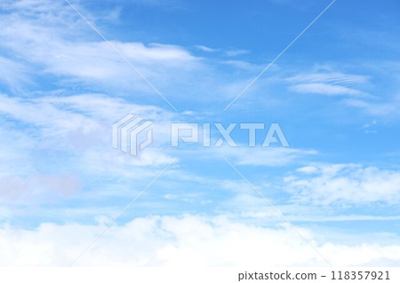 Freely floating traveling clouds Freely floating traveling clouds 118357921