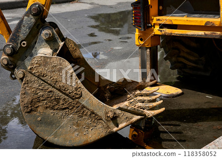 Excavator bulldozer bucket for for loading bulk cargo,road repair Excavator bulldozer bucket for for loading bulk cargo,road repair 118358052