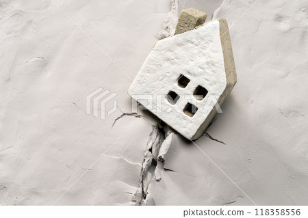 A miniature house and cracked ground 118358556