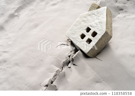 微型房子和破裂的地面 微型房子和破裂的地面 118358558