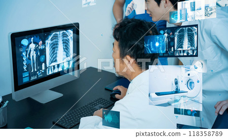 一群醫療專業人員正在查看醫療數據診斷成像 一群醫療專業人員正在查看醫療數據診斷成像 118358789